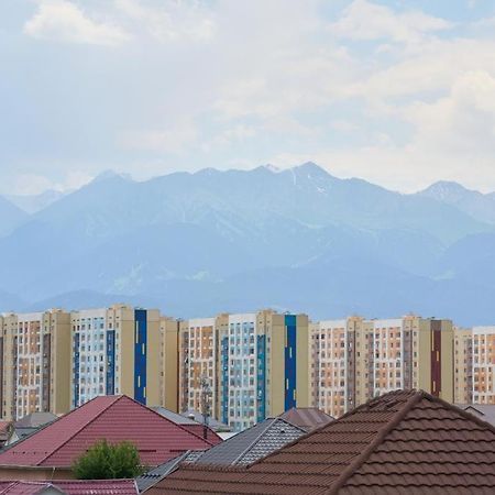 7Days Hotel Almaty Bagian luar foto