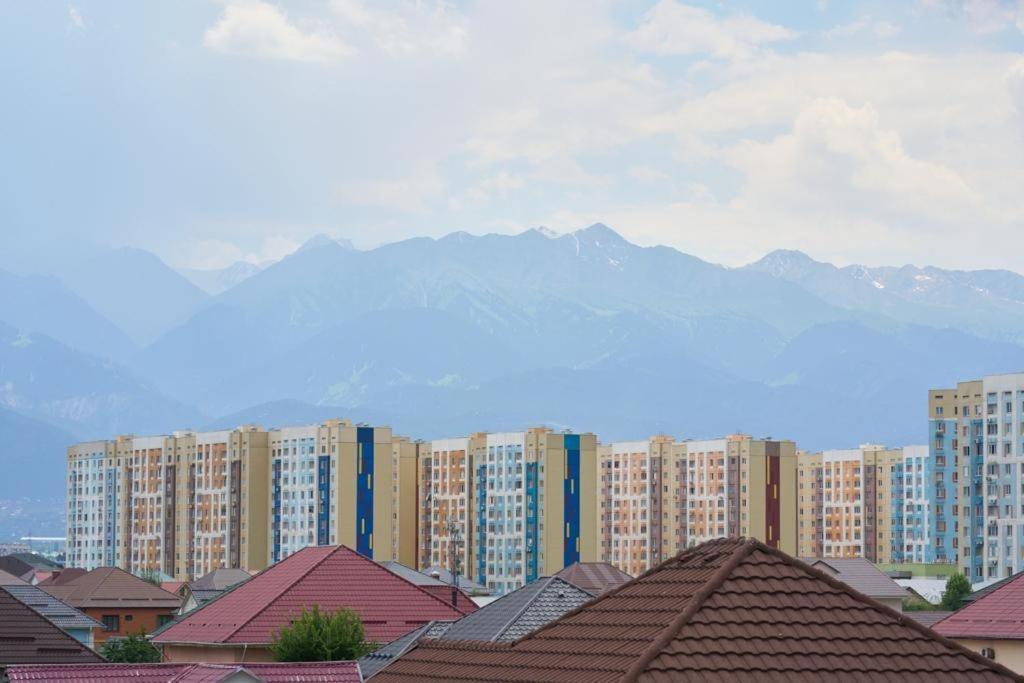 7Days Hotel Almaty Bagian luar foto