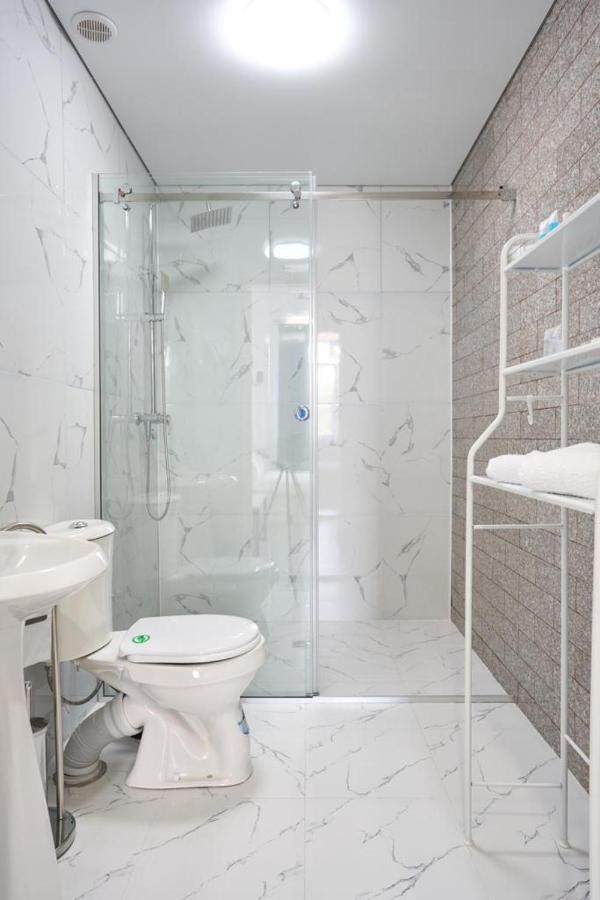 7Days Hotel Almaty Bagian luar foto